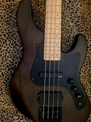 Bajo FGN Mighty Jazz Dark Evolution