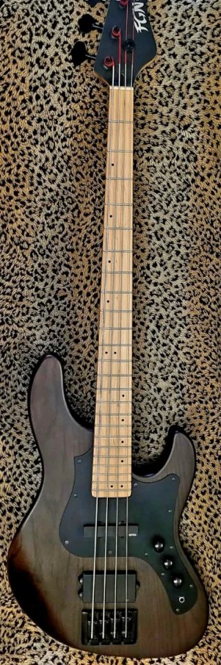 Bajo FGN Mighty Jazz Dark Evolution