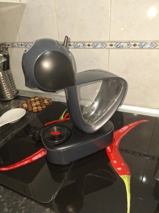 Cafetera Dolce Gusto Gris Casi Nueva