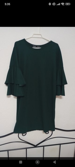 Vestido verde Bershka con volantes