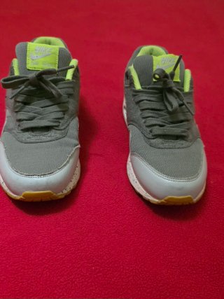 Nike Air Max grises y verdes