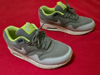 Nike Air Max grises y verdes