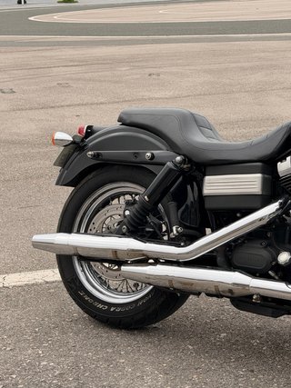 Harley Davidson Dyna Street Bob Negra