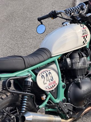 Royal Enfield Bear 650 Verde/Blanco