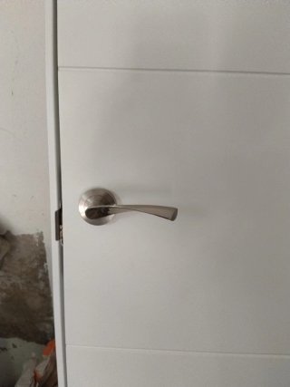 Puerta interior blanca