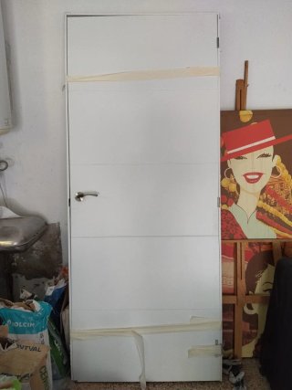 Puerta interior blanca