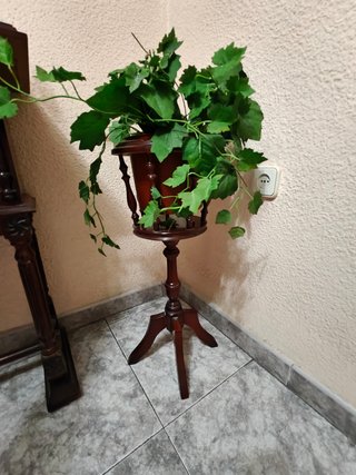 Conjunto de recibidor clásico de madera con mármol