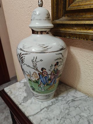 Conjunto de recibidor clásico de madera con mármol