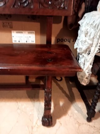 Banco de madera tallada antiguo