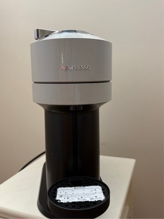 Cafetera Nespresso Vertuo Next Gris
