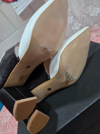 Zapatos Salón Puntiagudos Blanco y Negro