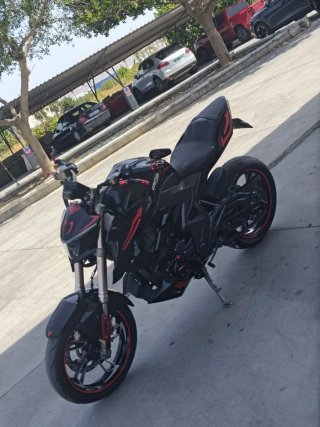 Zontes 310R Negra y Roja - Full Equipada