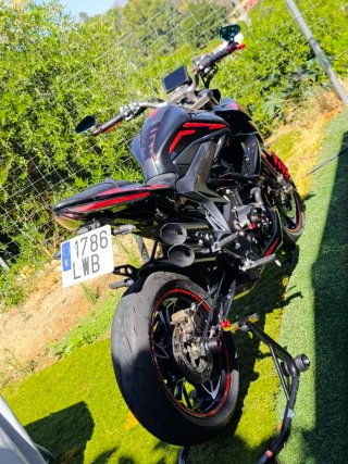 Zontes 310R Negra y Roja - Full Equipada