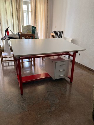 Mesa de dibujo técnico inclinable con cajonera