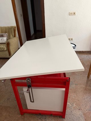 Mesa de dibujo técnico inclinable con cajonera