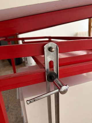 Mesa de dibujo técnico inclinable con cajonera