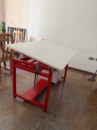 Mesa de dibujo técnico inclinable con cajonera
