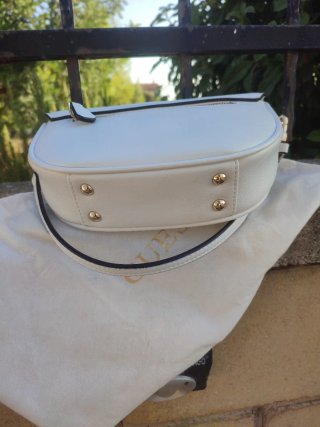 Borsa Guess bianca dettagli oro