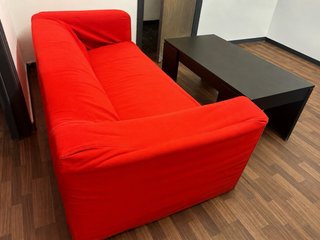 Sofá 2 plazas rojo
