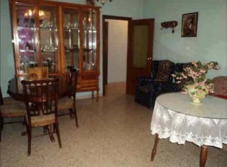 Vivienda y local comercial
