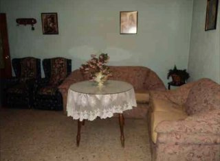 Vivienda y local comercial
