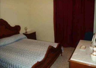 Vivienda y local comercial