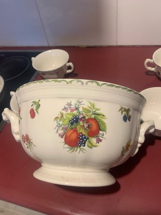 Sopera y 4 tazas consomé antiguas