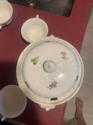 Sopera y 4 tazas consomé antiguas