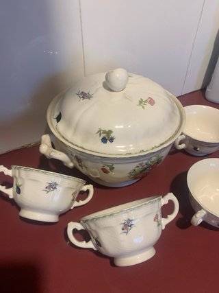 Sopera y 4 tazas consomé antiguas