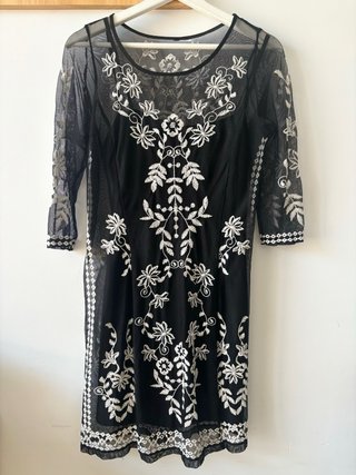 Pareo H&M transparente con bordado floral