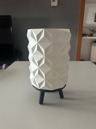Lámpara de mesa geométrica blanca