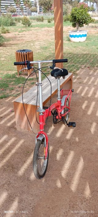 Bicicleta plegable roja 16
