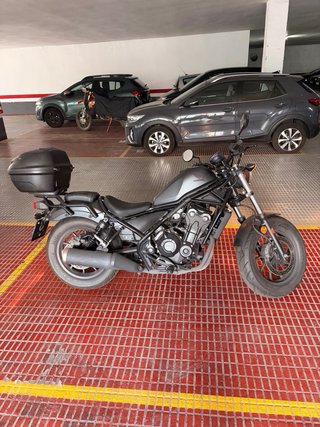 Honda Rebel CMX 500 Negra con portamaletas Givi