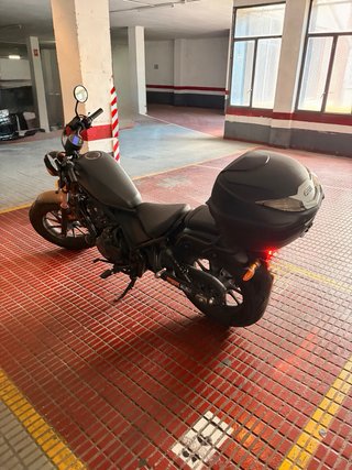 Honda Rebel CMX 500 Negra con portamaletas Givi