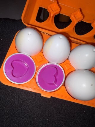 Huevos de mentira y con figuras geométricas