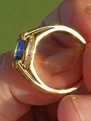 Anillo grande con brillantes y zafiro azul