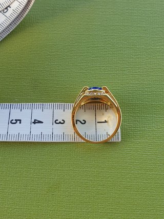 Anillo grande con brillantes y zafiro azul