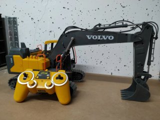 Retroexcavadora RC Volvo EC160E Carson
