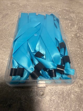 Pulseras de tela para fiestas