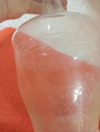 Caraffa bottiglia  in vetro molato del '900