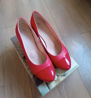 Zapatos de tacón rojos