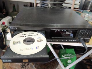 Solo venta persona Reproductor CD Sony M49