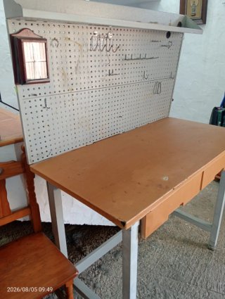 Mesa de trabajo con cajones