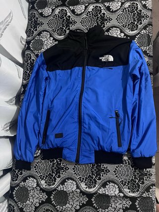 Chaqueta The North Face Azul y Negra