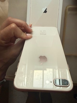 iPhone 8 Plus + 4 fundas de regalo