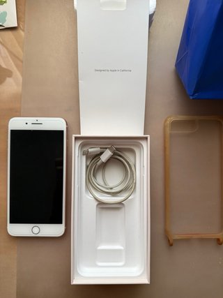 iPhone 8 Plus + 4 fundas de regalo