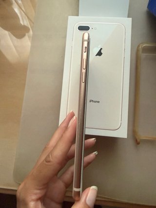 iPhone 8 Plus + 4 fundas de regalo