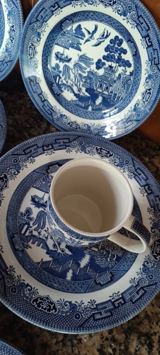 Vajilla Inglesa Churchill Azul y Blanca