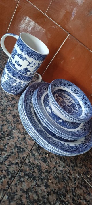 Vajilla Inglesa Churchill Azul y Blanca