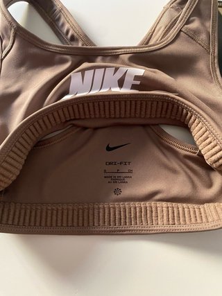 Top deportivo Nike marrón